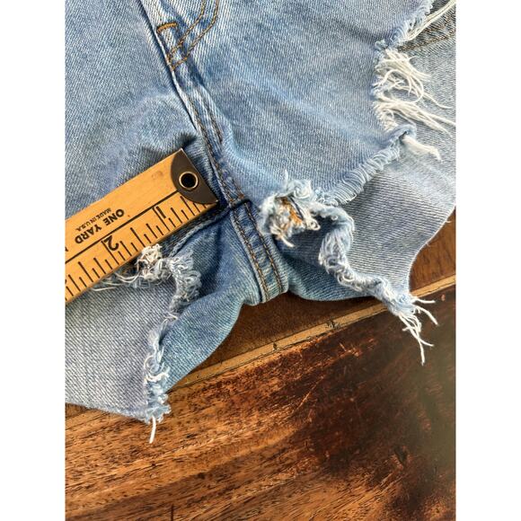 Levi's Women's Blue High-Rise Cutoff Denim Jeans Short Size W30 - Picture 4 of 4